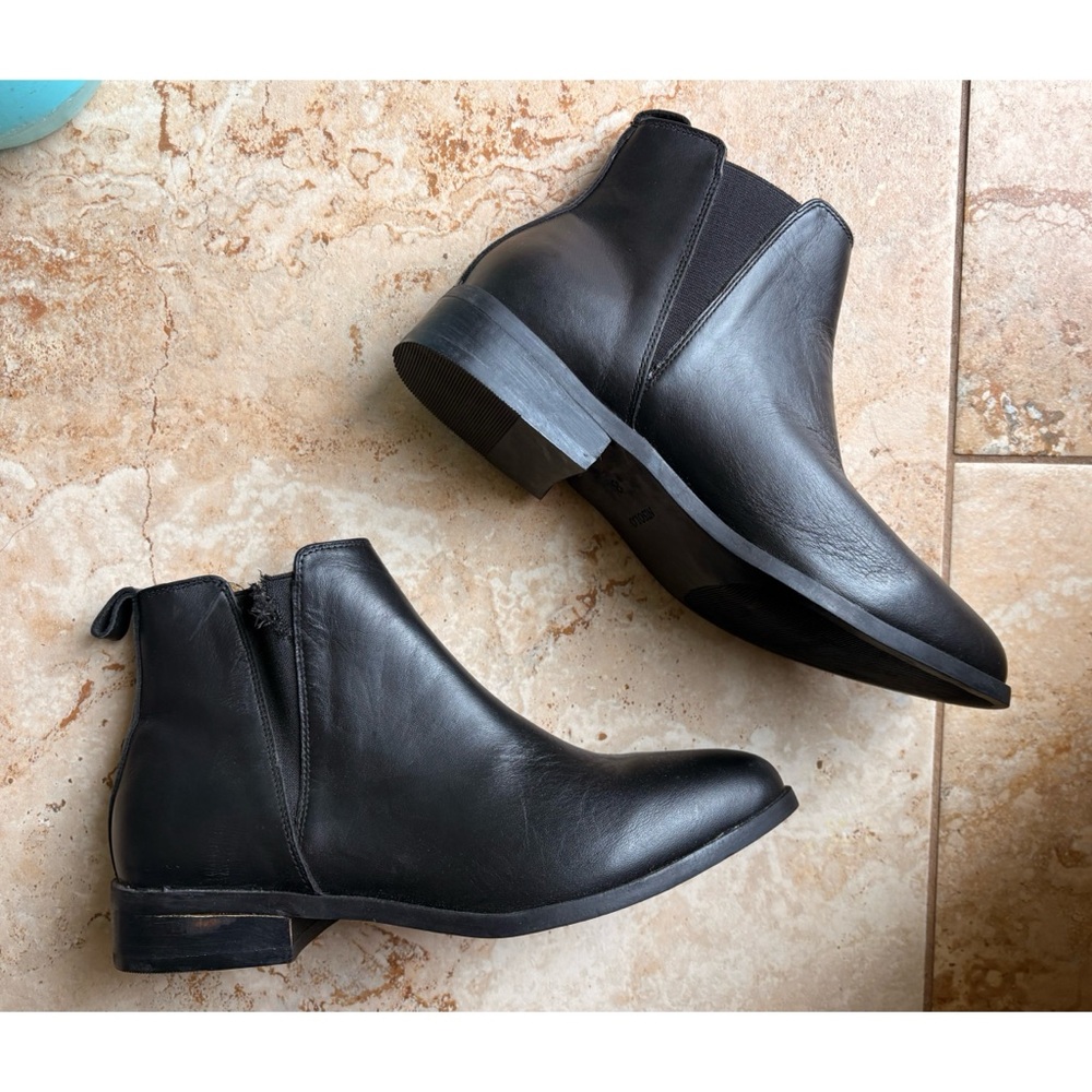 Nisolo Black Leather Chelsea Ankle Boots